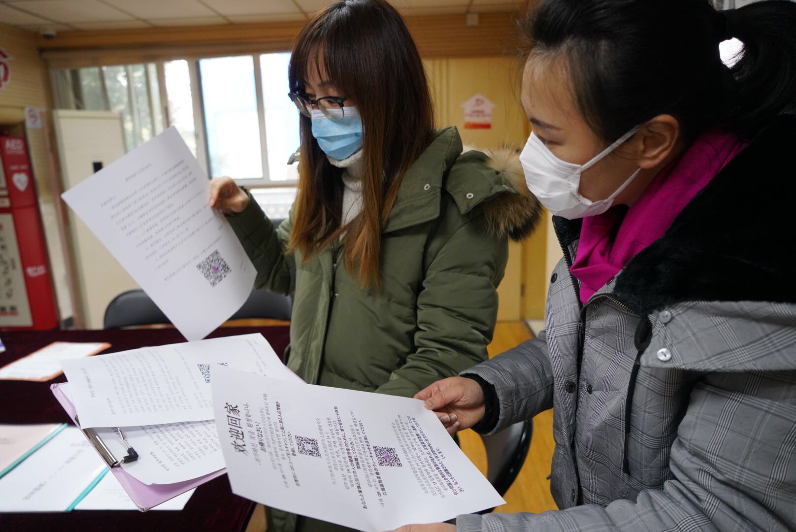 多語種防疫服務到位，陸家嘴街道的外國人不再為外賣發愁